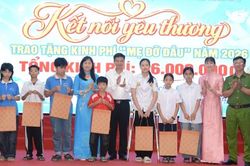 Bắc Ninh: Phường Song Liễu trao kinh phí chương trình “Mẹ đỡ đầu”