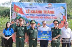 Khánh thành công trình thanh niên "Thắp sáng đường thôn - Đường cờ Tổ quốc" tại xã Quốc Việt