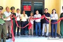 Bàn giao nhà 'Đại đoàn kết' cho các gia đình hoàn cảnh khó khăn