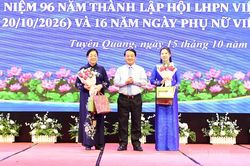 Gặp mặt tôn vinh cán bộ nữ lãnh đạo chủ chốt toàn tỉnh nhân Ngày Phụ nữ Việt Nam 20-10