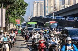 Hà Nội tập trung gỡ hai điểm nghẽn lớn: Ùn tắc giao thông và úng ngập