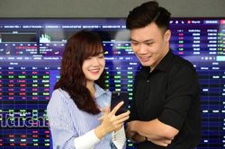 Chứng khoán ngày 15/10: VN-Index mất mốc 1.700 điểm, dòng tiền phân hóa