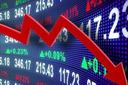 VN-Index mất mốc 1.700 điểm, cổ phiếu vừa và nhỏ hút dòng tiền