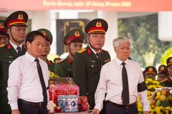 Phó Chủ tịch Thường trực Quốc hội Đỗ Văn Chiến dự Lễ viếng, truy điệu và an táng hài cốt liệt sĩ tại Nghĩa trang Liệt sĩ Vị Xuyên