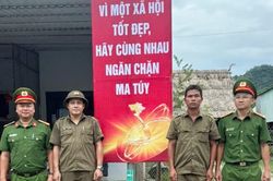 Quyết xây dựng 'vùng xanh' về ma túy bên đường Hồ Chí Minh
