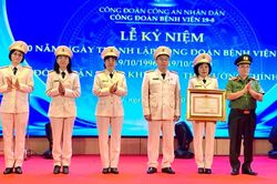 Công đoàn Bệnh viện 19-8 đón nhận Bằng khen của Thủ tướng Chính phủ