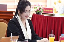 Rời xa hào quang showbiz, Hoa hậu từng sống trong nhà mái lá nay ở biệt thự Hà Nội, vừa nhận bằng Tiến sĩ