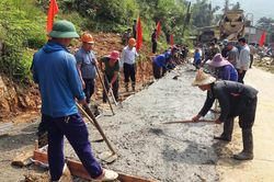Lào Cai dồn lực đưa hơn 800 tỷ đồng vốn làm đường giao thông về với bản làng