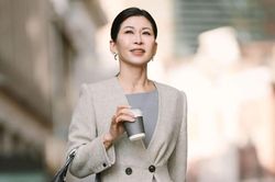 Bị sa thải ở tuổi 57, 'nữ tướng công sở' làm lại cuộc đời đầy ngoạn mục