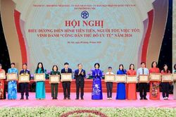 Người phụ nữ gieo những hạt mầm nhân ái ở thôn Dền