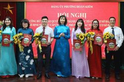 Phường Hoàn Kiếm trao quyết định thành lập các tổ chức cơ sở đảng