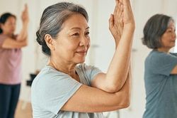 Mất cơ ở người sau tuổi 70: Dấu hiệu nhận biết và cách cải thiện