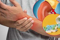 Uống thuốc xương khớp mua trên mạng 3 tháng, người đàn ông suy tuyến thượng thận