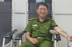 Trung tá công an vượt 40 km hiến máu AB cứu bé gái qua cơn nguy kịch