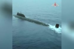 Video tàu ngầm Nga diễn tập bắn đạn thật tại Thái Bình Dương
