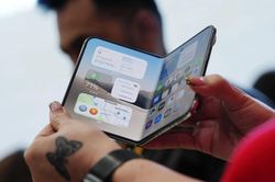 Mất thêm 1.200 USD chỉ để mua sớm iPhone Duo