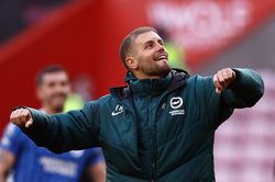 Carrick chưa bị sa thải, MU đã nhắm người kế nhiệm