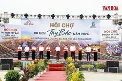 Lào Cai quảng bá du lịch và sản vật tại đại lễ múa xòe Thái
