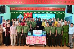 Việc làm thiết thực từ mô hình 'Kết nối công nghệ học đường'