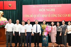 Ban Thường vụ Thành ủy TPHCM trao quyết định điều động cán bộ
