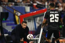 HLV Crystal Palace trắng tay ngày trở lại Lyon