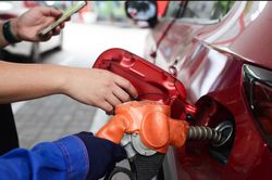 VCCI kiến nghị sửa quy định giá xăng dầu, 'áp đặt giá bán bất hợp lý'