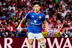 Barca chiêu mộ Lisandro Martinez sau mâu thuẫn MU