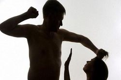 Ghen tuông, người đàn ông quốc tịch Úc đánh vợ trọng thương, lĩnh 13 năm tù