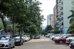 Gửi ô tô ở Hà Nội có nơi lên tới 7,5 triệu đồng/tháng
