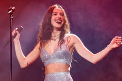Olivia Rodrigo sẵn sàng cho cuộc 'cách mạng' hình tượng