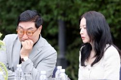 Lee Young Ae bên chồng đại gia 75 tuổi, hôn nhân kín tiếng gây chú ý