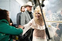 Cháu trai Dolly Parton lên tiếng về tin nhắn đe dọa, hé lộ tranh chấp tài sản
