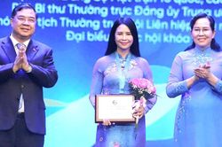 Phó Chủ tịch Thường trực Hội LHPN Việt Nam Trần Lan Phương được trao Giải thưởng Nguyễn Thị Định