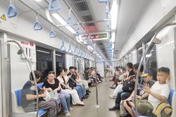 TP.HCM: Người dân đã có thể mua vé xe buýt, metro trực tiếp trên VNeID