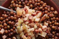 Món đậu Hà Lan cầu may mắn trong dịp Giáng sinh ở Latvia