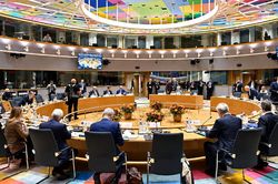 EU thúc đẩy các biện pháp hạ giá năng lượng