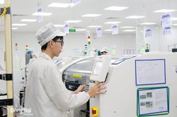 Công nhân trẻ làm chủ công nghệ