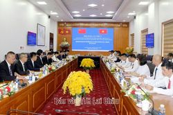 Hội đàm lần thứ 5 giữa Ban Quản lý Khu kinh tế tỉnh Lai Châu (Việt Nam) và Chính quyền Nhân dân huyện Kim Bình (tỉnh Vân Nam, Trung Quốc)