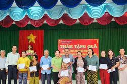 Hội Người cao tuổi tỉnh thăm, làm việc và tặng quà tại các địa phương
