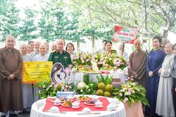 Ban Trị sự Phật giáo và Bộ Tư lệnh TP.HCM tổ chức 'Hương vị yêu thương - Sắc hoa nghĩa tình'