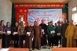 Tuyên Quang: Phân ban Phật tử Dân tộc Trung ương tổ chức chương trình thiện nguyện 'Áo ấm cho em'