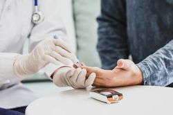 Nhiều biến chứng khi người trẻ mắc tiểu đường