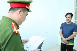 Cựu Giám đốc phòng giao dịch ngân hàng bị khởi tố vì chiếm đoạt 1,2 tỷ đồng