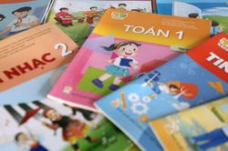 Góc nhìn văn hoá: Rà soát, hoàn thiện sách giáo khoa - Kế thừa để ổn định, đổi mới để phát triển