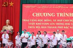 Trao học bổng, xe đạp tặng 80 học sinh khó khăn tại Bắc Ninh