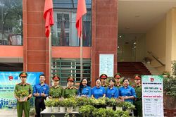 Lan tỏa lối sống xanh từ mô hình 'Đổi phế liệu lấy cây xanh'