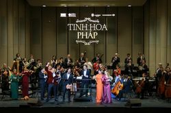 Nghệ sĩ Nhà hát Opera Hoàng gia Versailles trở lại Nhà hát Hồ Gươm