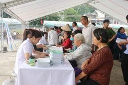 Điện Biên: 'Phiên chợ 0 đồng – Ấm tình biên cương' gắn kết tình quân dân