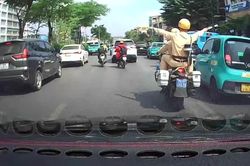Người dân gửi lời cảm ơn Cảnh sát giao thông sau hành trình mở đường cứu người