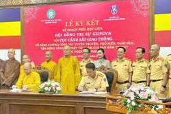 Tiếp tục ký kết phối hợp giáo dục pháp luật về trật tự, an toàn giao thông trong tăng ni, phật tử